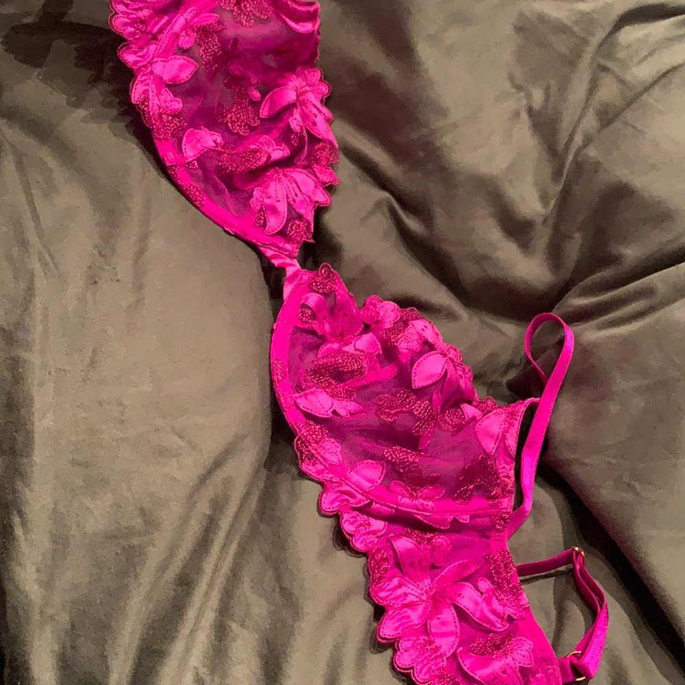 Brand new Victoria’s Secret bra size 34 DD
